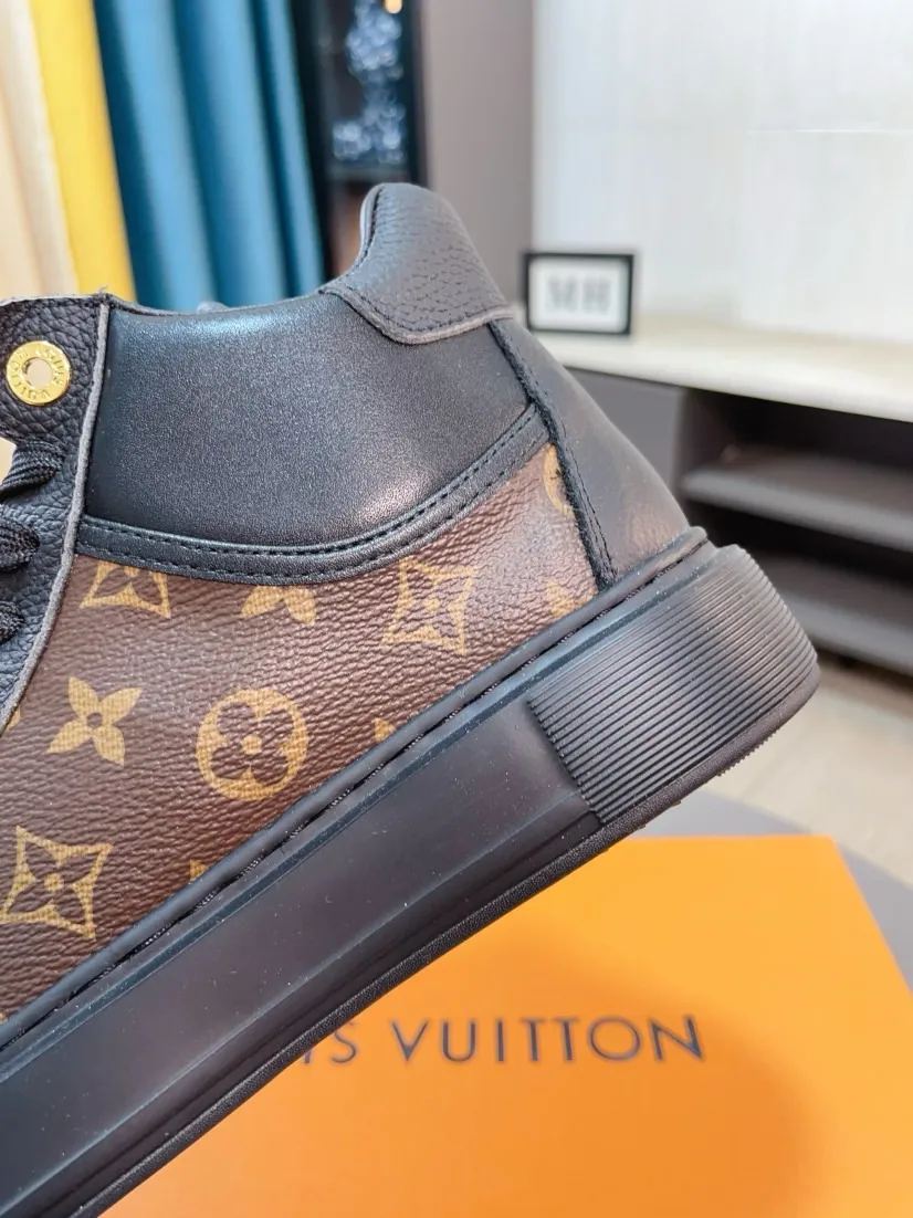 Ex-factory price 438🌹🌹【LOUIS VUITTON】Same style on Louis Vuitton* official website🚹Men's high-top casual shoes❤️Same style as popular celebrities and big names ~ Best-selling at home and abroad Lv focuses on the checkerboard series...Imported first-layer cowhide with special fabrics➕Full sheepskin lining➕Brand-specific hollow outsole💎Produced by OEM The highest version🔍🔍Number of codes: 38-44,